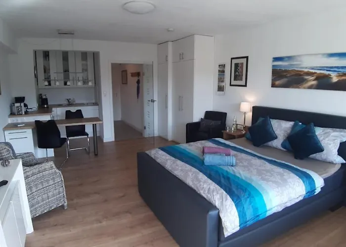 Modern City Apartment With Balcony And Nice Parc View