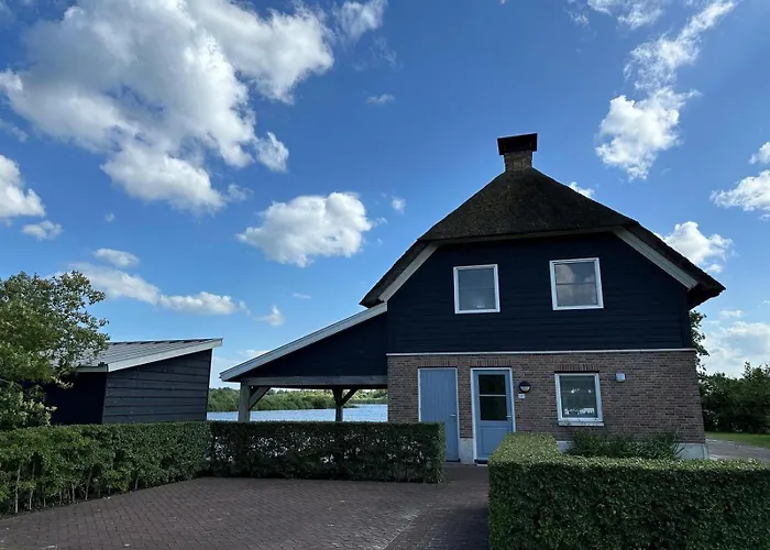 Waterresort Bodelaeke Giethoorn