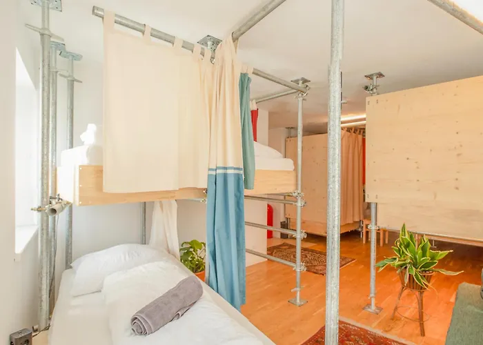 Montagu Hostel & Bar