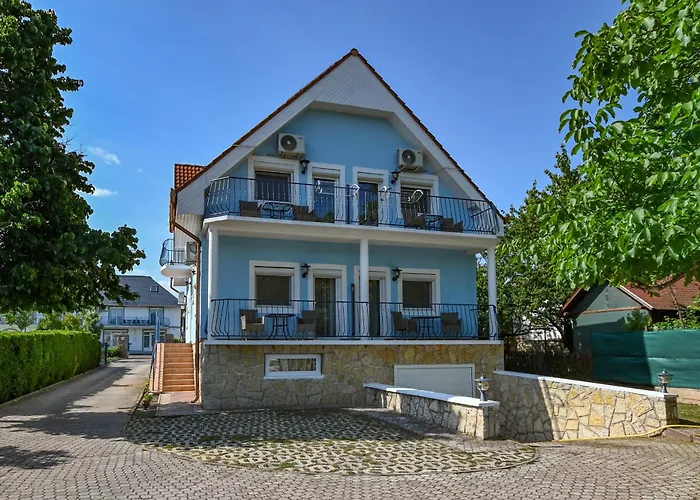 Kek Laguna Vendeghaz