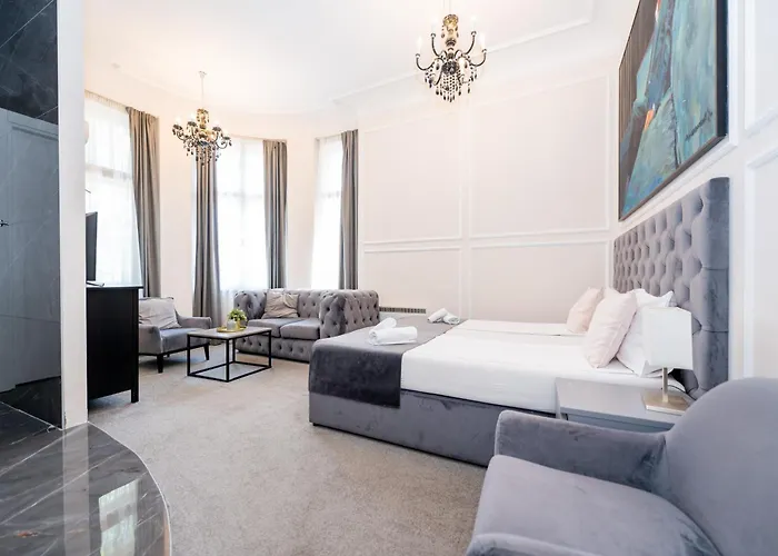 Kings Palace Suites