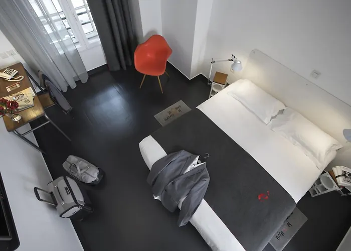 College Hotel