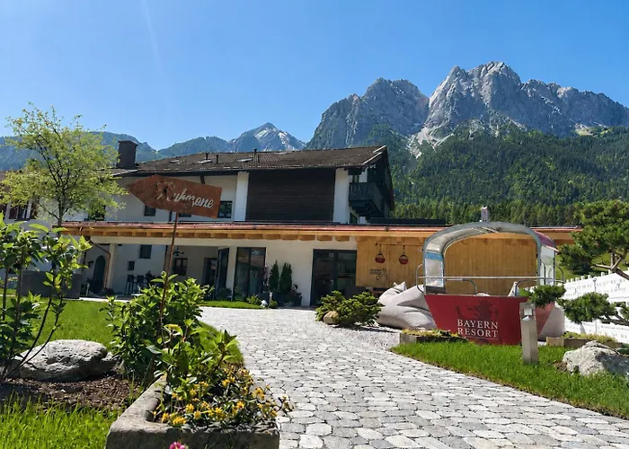 Bayern Resort Hotel - Adults only - mit Zugspitzblick - Eibsee-Nähe - Wellnessbereich - Naturpool im Sommer