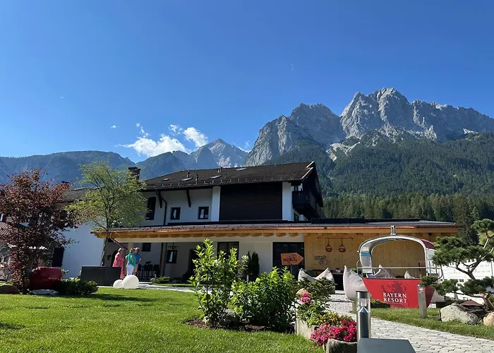 Bayern Resort Hotel - Adults only - mit Zugspitzblick - Eibsee-Nähe - Wellnessbereich - Naturpool im Sommer