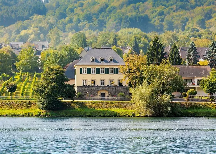 Wein- und Landhaus S A Prüm
